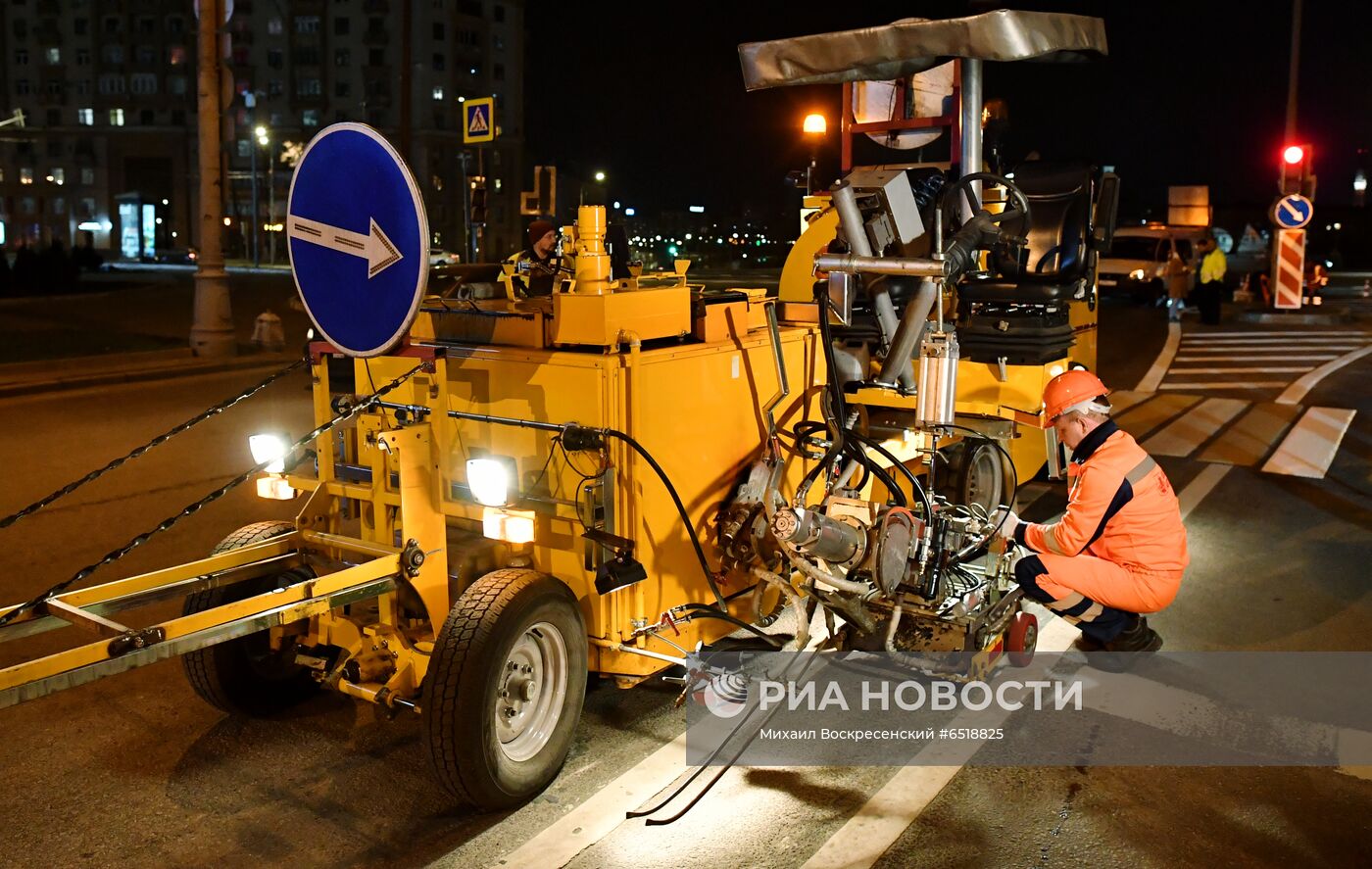 Нанесение дорожной разметки в Москве | РИА Новости Медиабанк