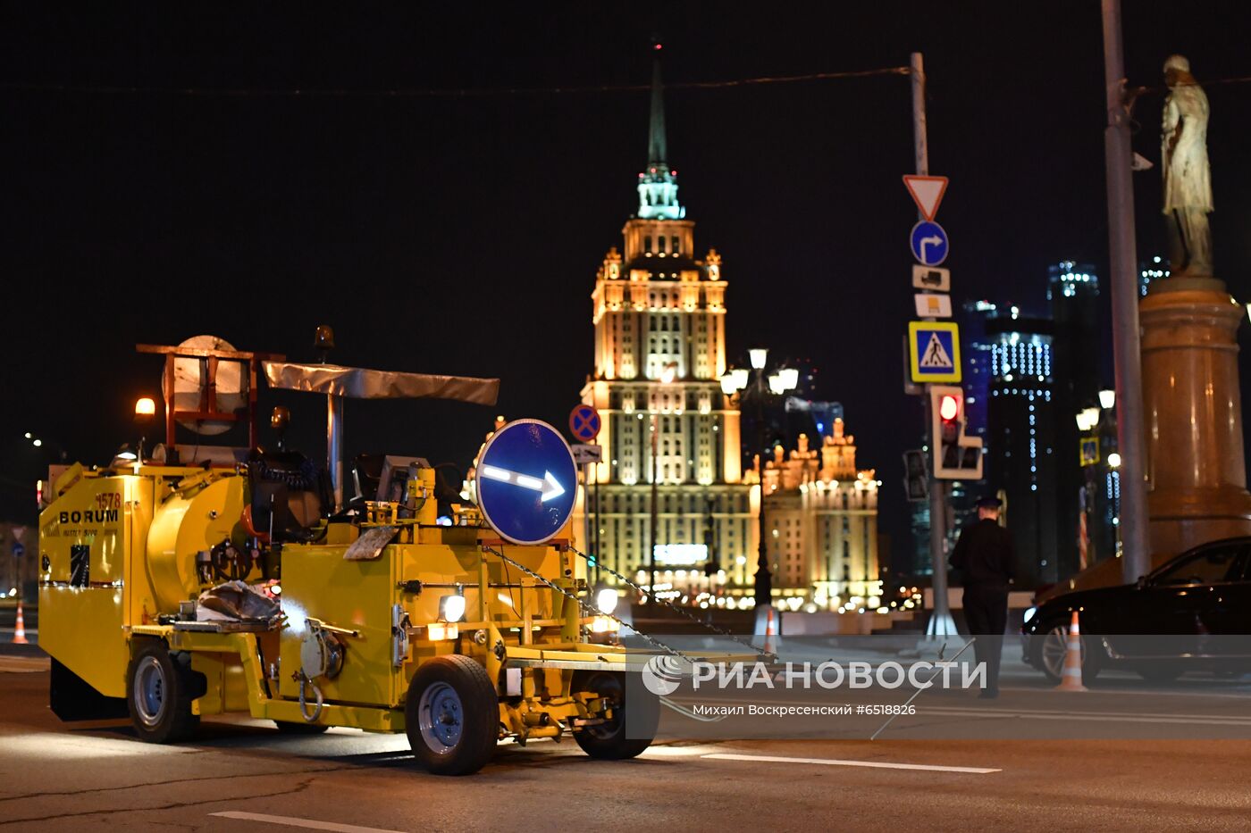 Нанесение дорожной разметки в Москве