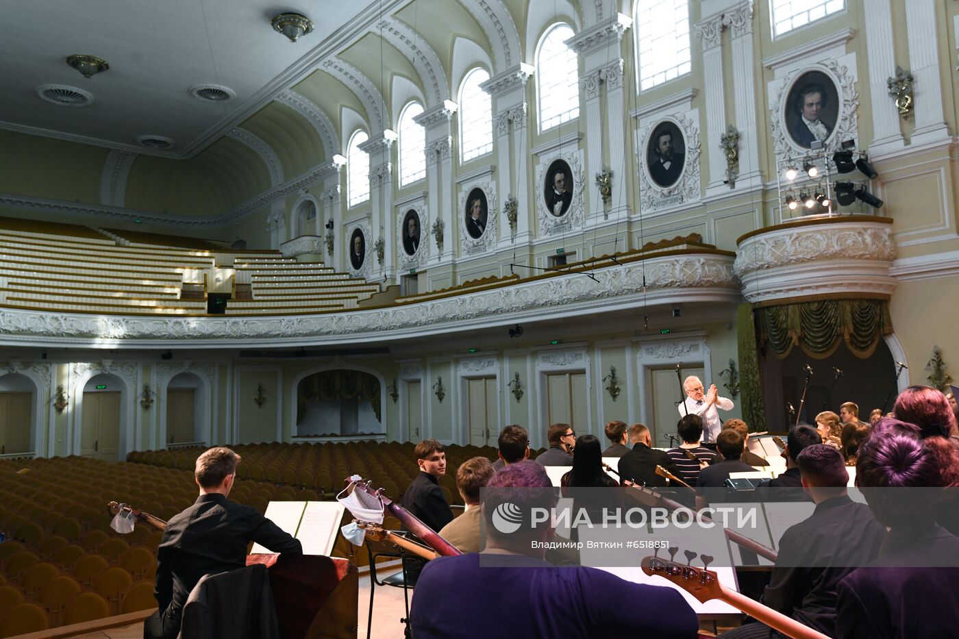 Концерт "Шедевры русской музыки. Врачам посвящается..." в МГК имени Чайковского