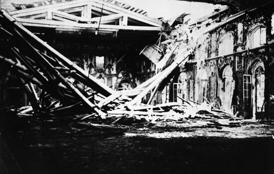 Освобождение Петродворца от фашистско-немецких оккупантов