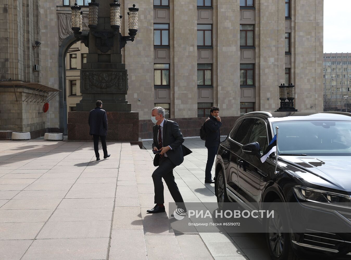Посол Эстонии в РФ М. Лайдре прибыл в МИД РФ