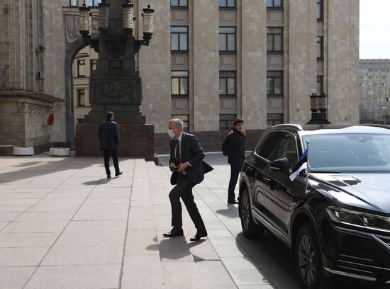 Посол Эстонии в РФ М. Лайдре прибыл в МИД РФ