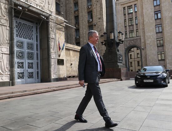 Посол Эстонии в РФ М. Лайдре прибыл в МИД РФ