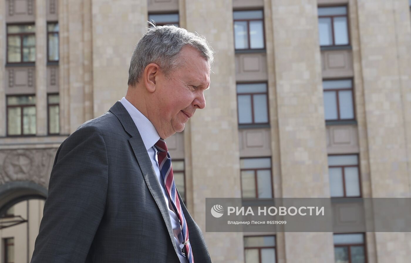 Посол Эстонии в РФ М. Лайдре прибыл в МИД РФ