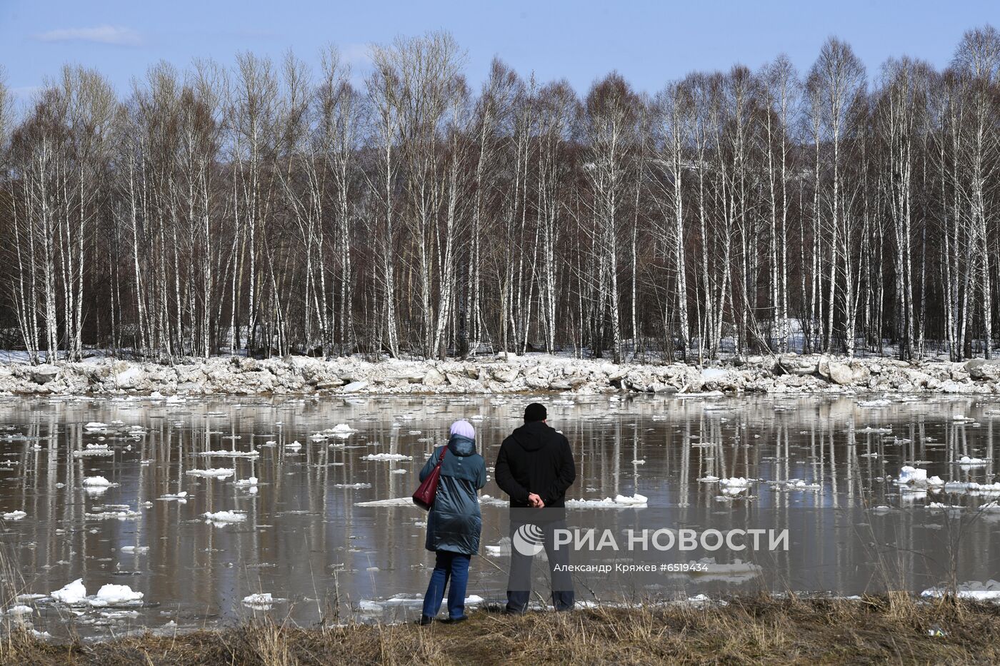 Ледоход на реке Кондома в Кемеровской области