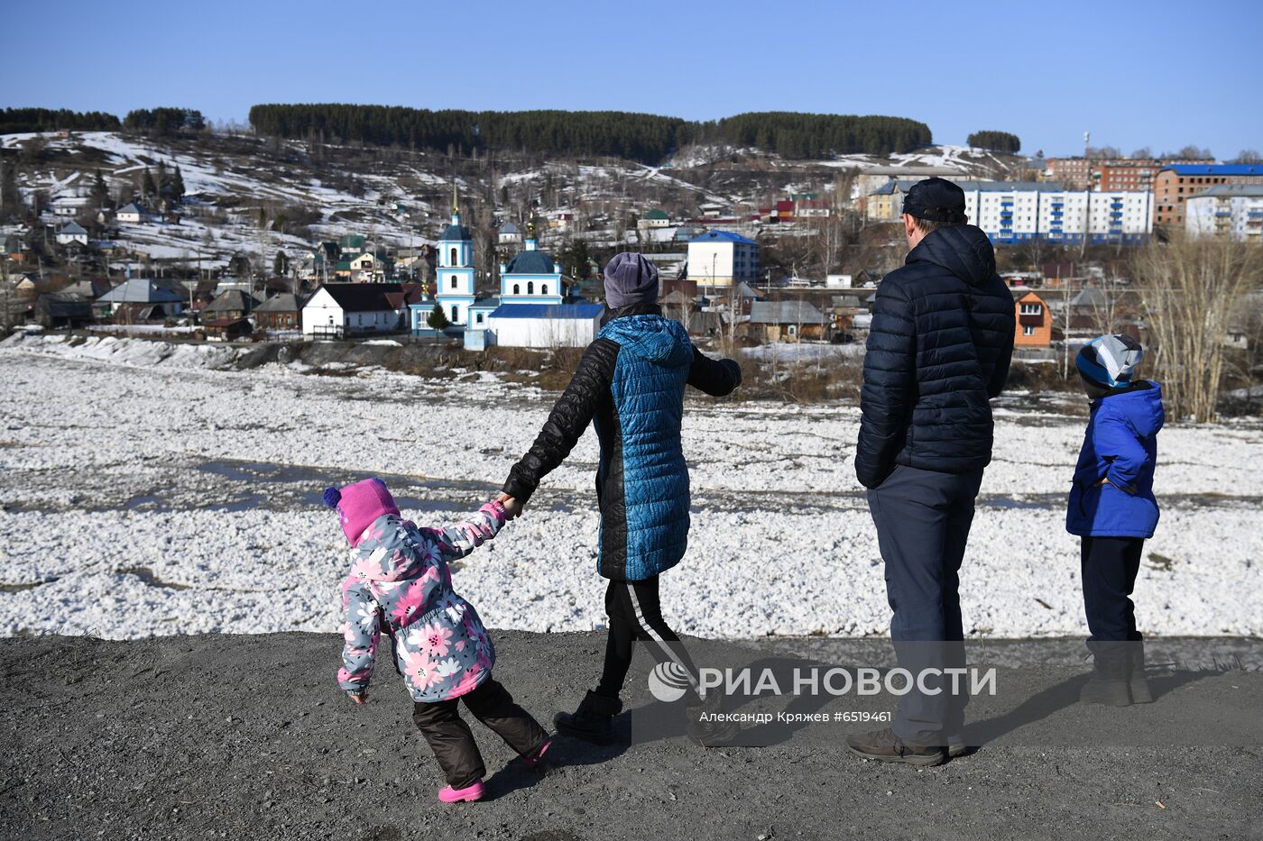 Ледоход на реке Кондома в Кемеровской области