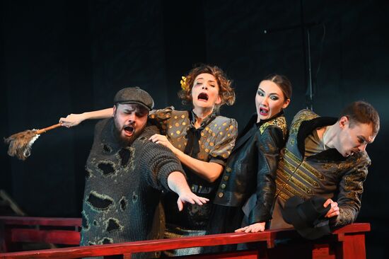 Спектакль "Дурочка" в театре им. Евг. Вахтангова