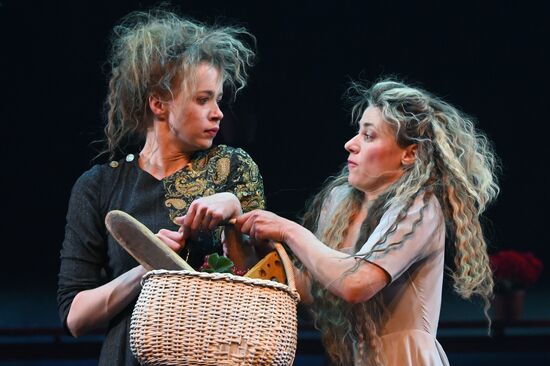 Спектакль "Дурочка" в театре им. Евг. Вахтангова