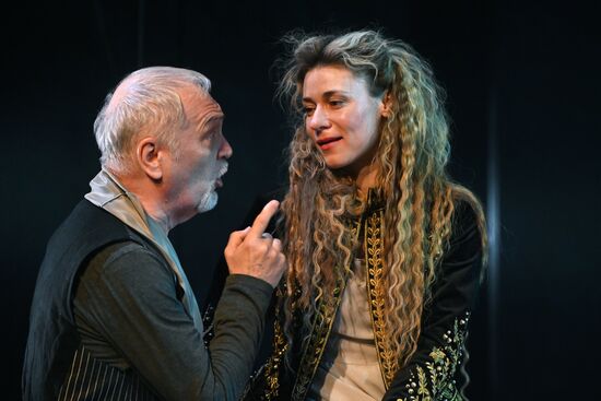 Спектакль "Дурочка" в театре им. Евг. Вахтангова