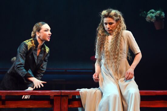 Спектакль "Дурочка" в театре им. Евг. Вахтангова