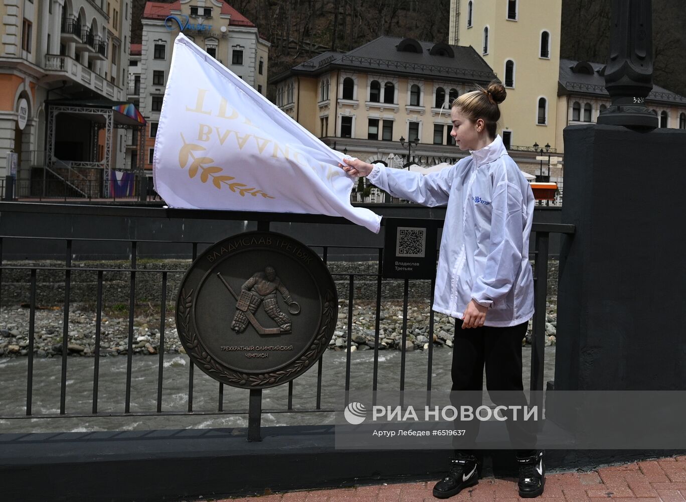 Обновленная Аллея славы российских олимпийцев открылась на курорте "Роза Хутор"