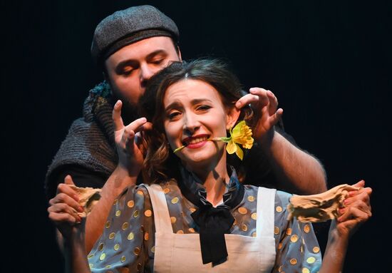 Спектакль "Дурочка" в театре им. Евг. Вахтангова