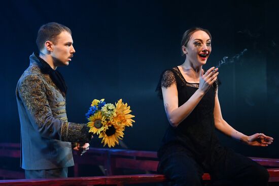 Спектакль "Дурочка" в театре им. Евг. Вахтангова