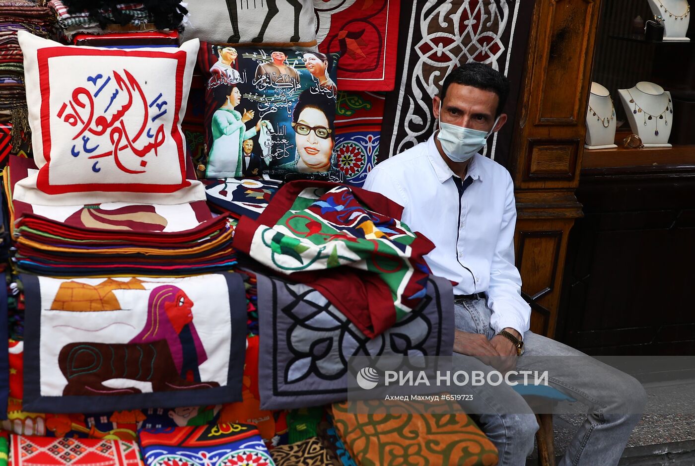 Туристы вынуждены продлить пребывание в Египте в связи с коронавирусом