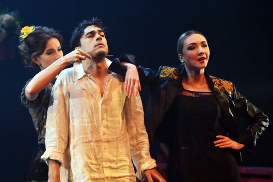 Спектакль "Дурочка" в театре им. Евг. Вахтангова