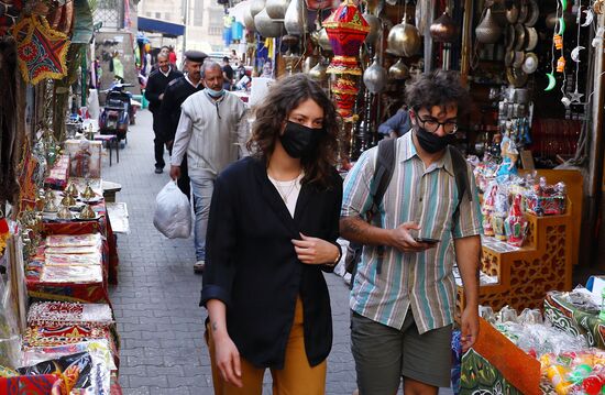 Туристы вынуждены продлить пребывание в Египте в связи с коронавирусом