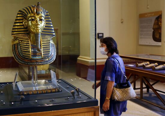 Туристы вынуждены продлить пребывание в Египте в связи с коронавирусом