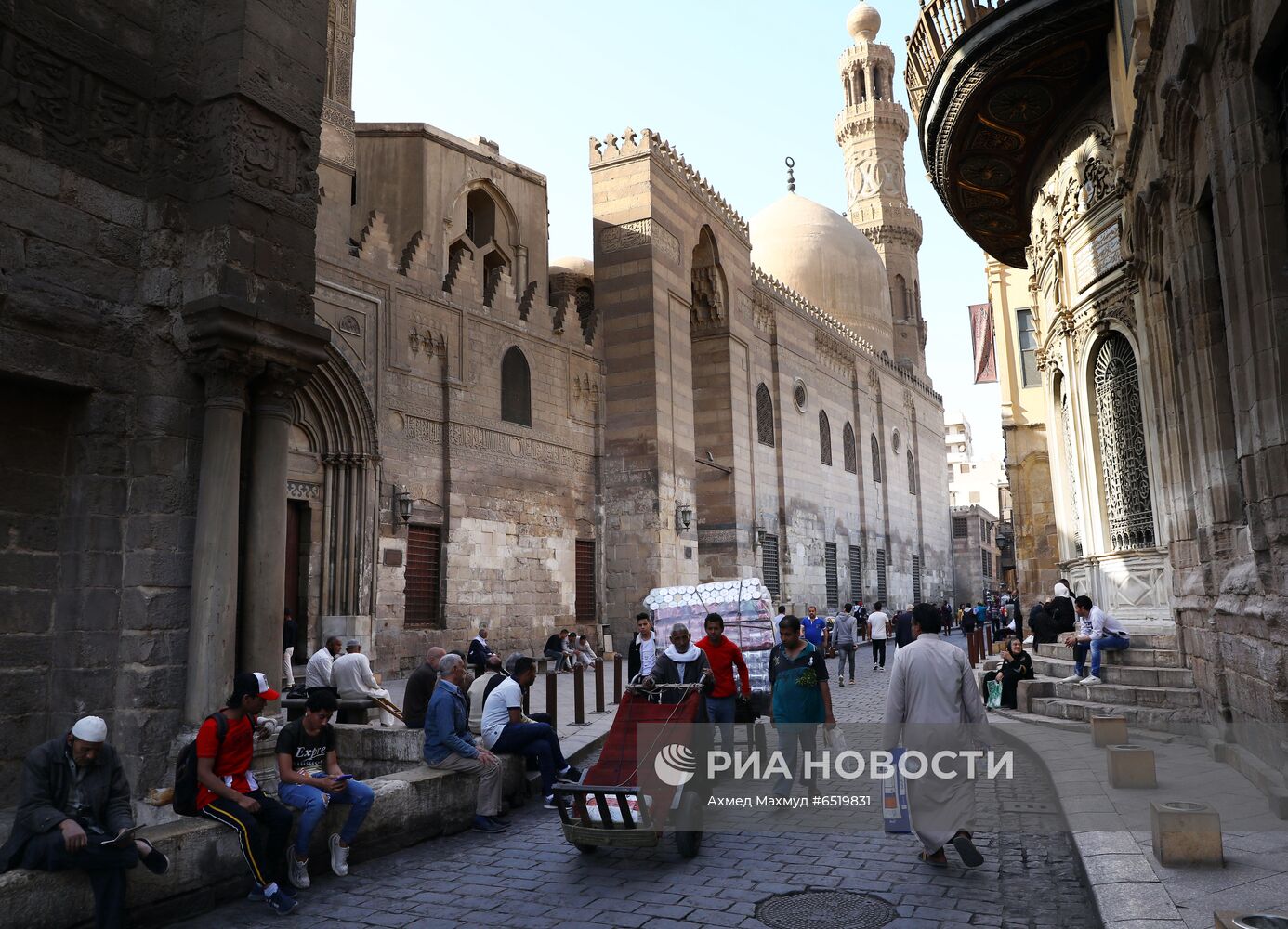 Туристы вынуждены продлить пребывание в Египте в связи с коронавирусом