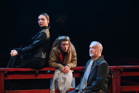 Спектакль "Дурочка" в театре им. Евг. Вахтангова