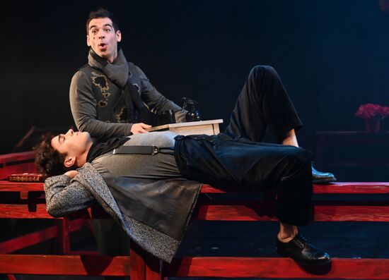 Спектакль "Дурочка" в театре им. Евг. Вахтангова