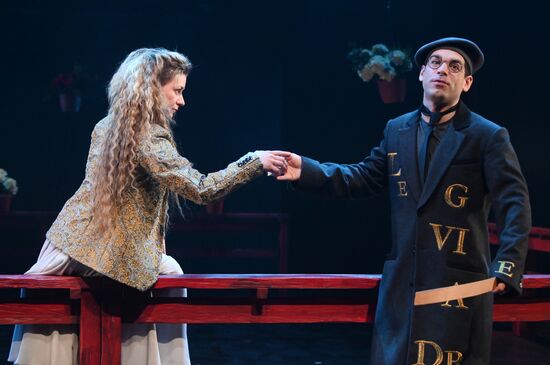 Спектакль "Дурочка" в театре им. Евг. Вахтангова