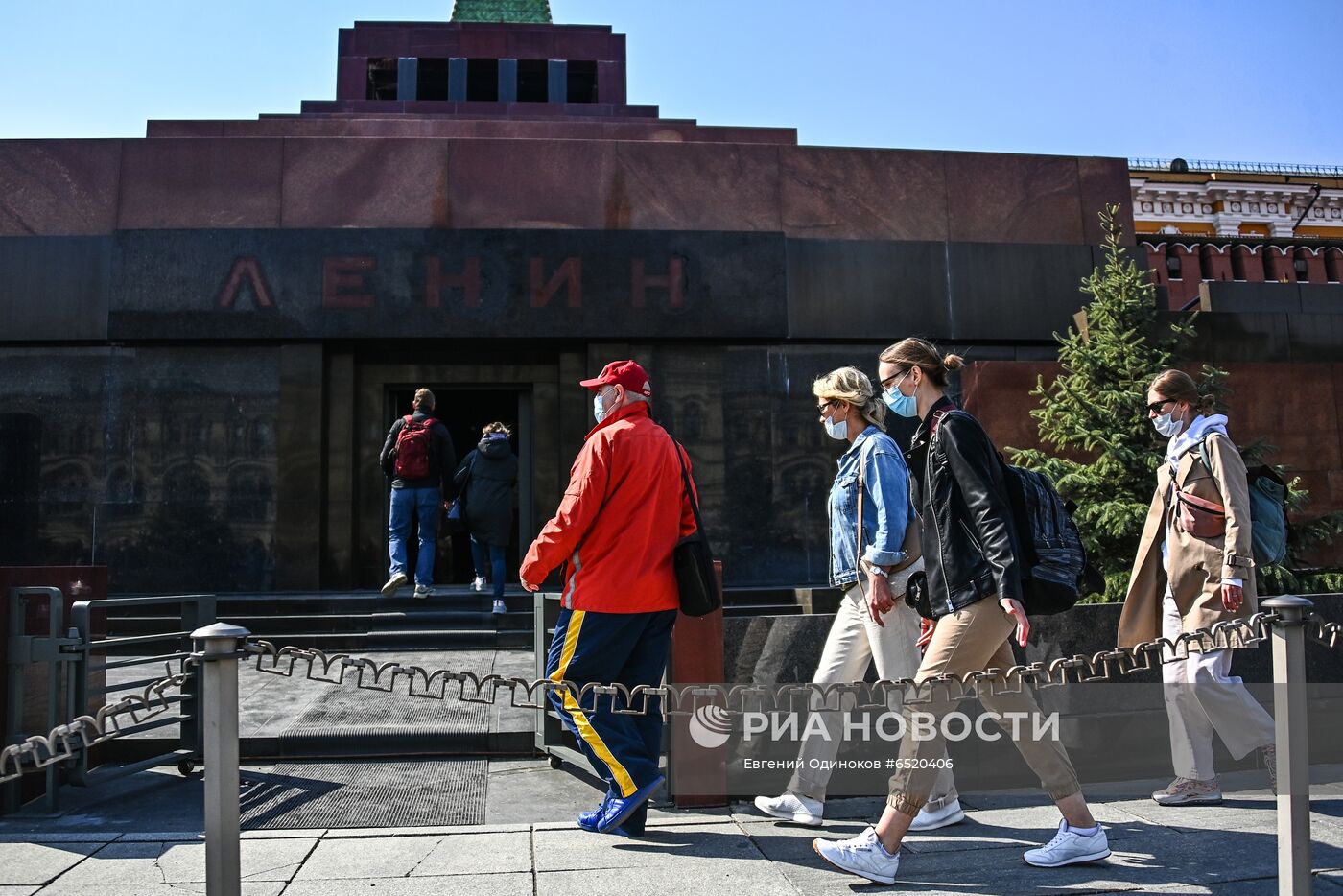 Мавзолей Ленина открыли для посетителей после долгого перерыва