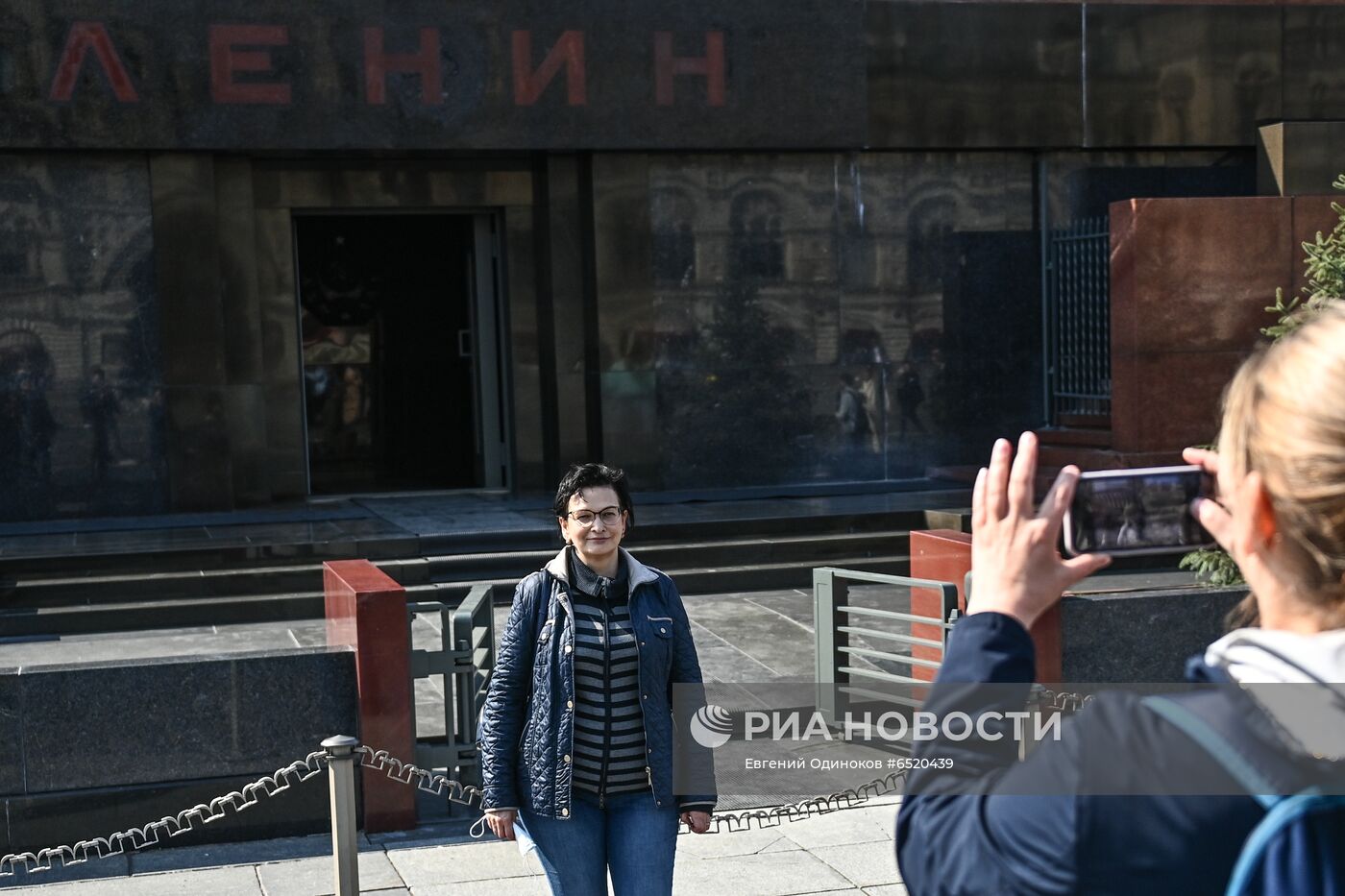 Мавзолей Ленина открыли для посетителей после долгого перерыва