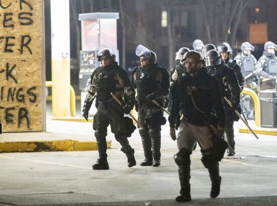 Продолжаются протесты в американском штате Миннесота 