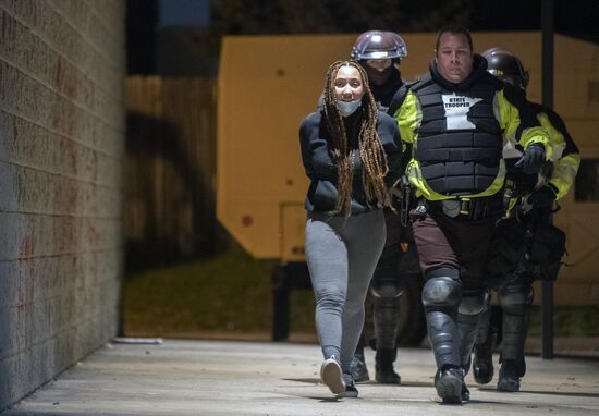 Продолжаются протесты в американском штате Миннесота 