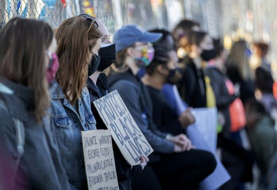 Продолжаются протесты в американском штате Миннесота 