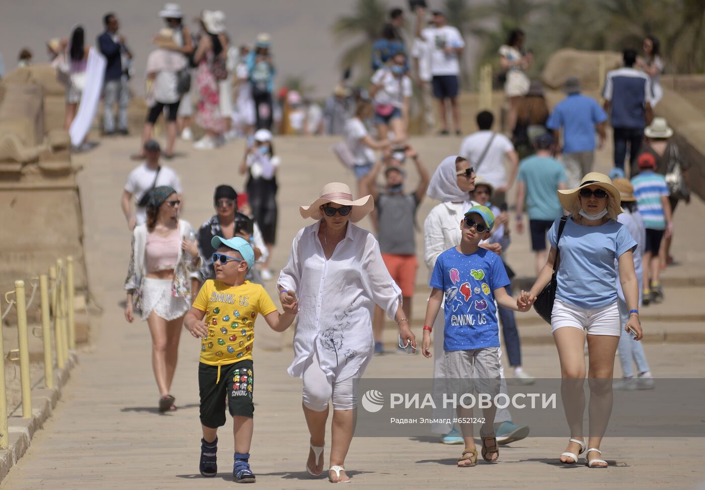 Туристы вынуждены продлить пребывание в Египте в связи с коронавирусом