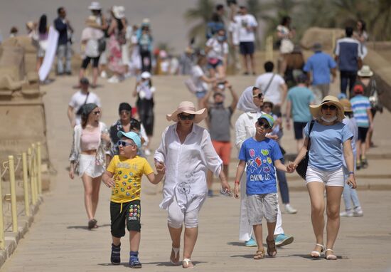 Туристы вынуждены продлить пребывание в Египте в связи с коронавирусом