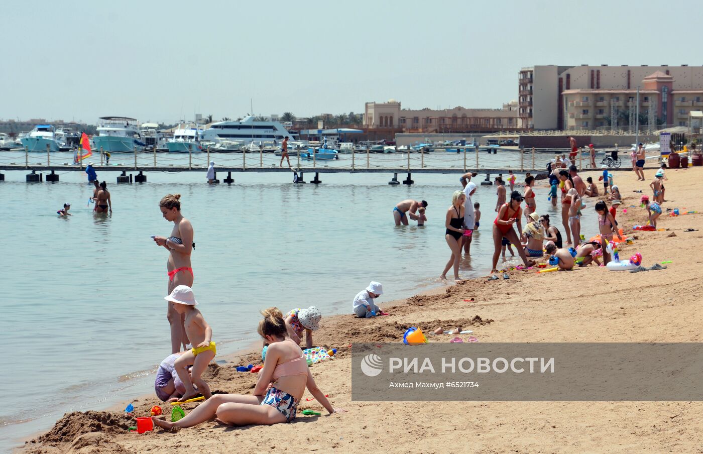 Туристы вынуждены продлить пребывание в Египте в связи с коронавирусом