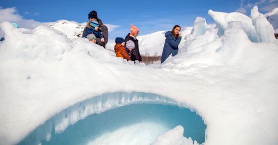 Путешествие на "снежном автобусе" по Хибинам