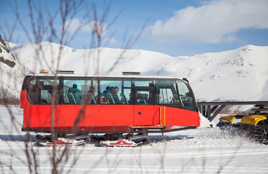 Путешествие на "снежном автобусе" по Хибинам