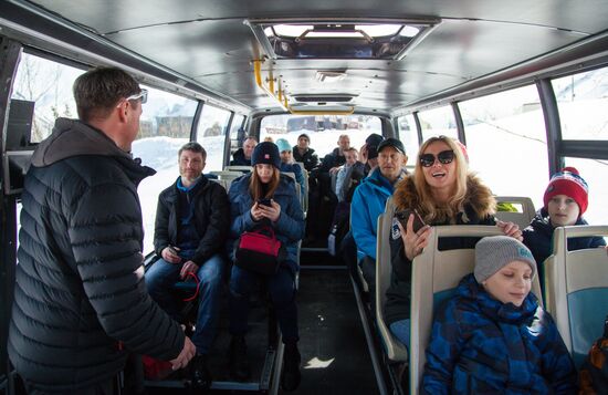 Путешествие на "снежном автобусе" по Хибинам