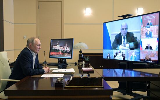Президент РФ В. Путин провел совещание по подготовке к посланию президента РФ Федеральному собранию