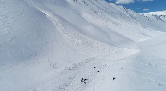 Путешествие на "снежном автобусе" по Хибинам