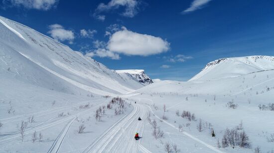 Путешествие на "снежном автобусе" по Хибинам