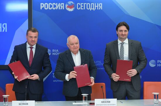 Подписание соглашения о  сотрудничестве между МИА "Россия сегодня", Большим Московским госцирком  и Российской государственной цирковой компанией