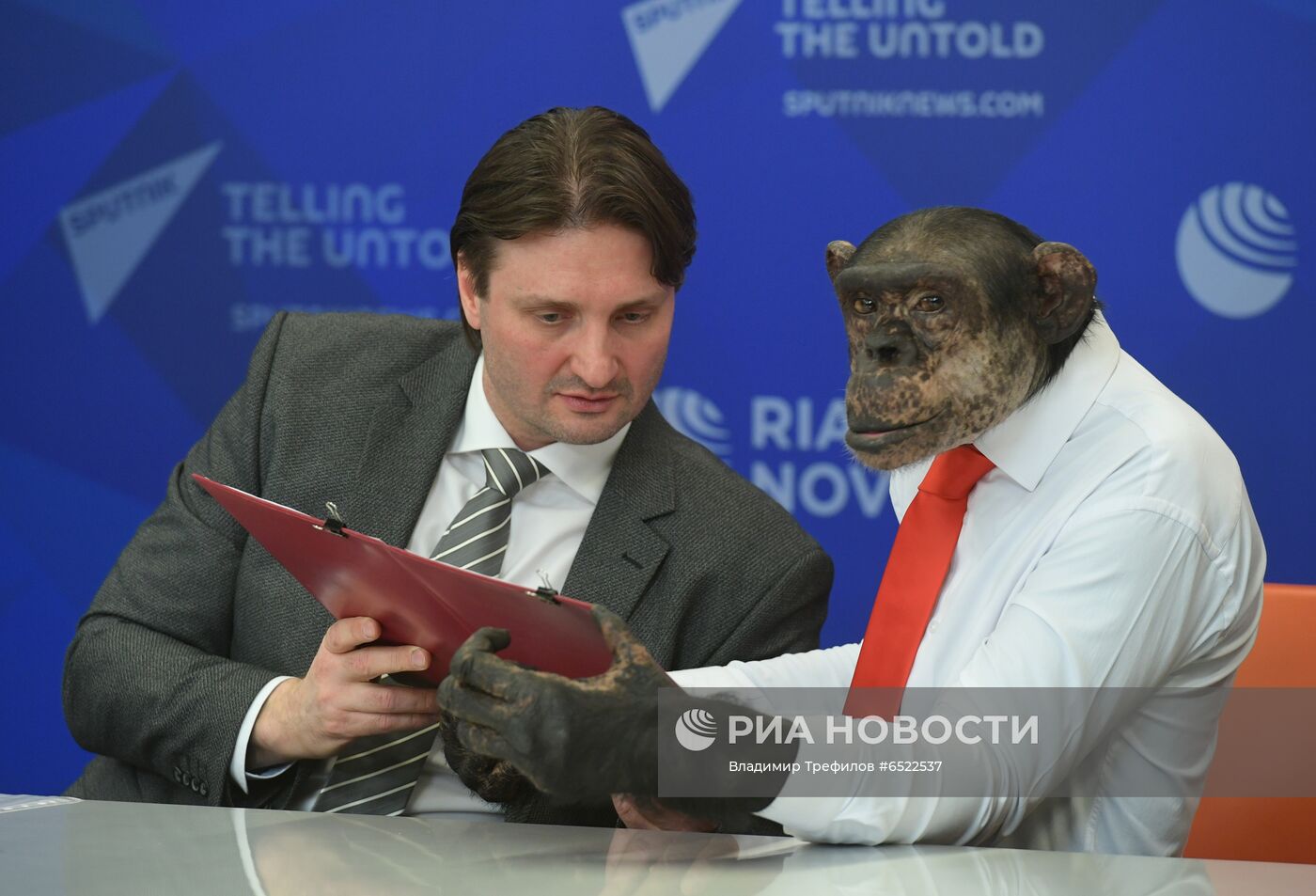 Подписание соглашения о  сотрудничестве между МИА "Россия сегодня", Большим Московским госцирком  и Российской государственной цирковой компанией