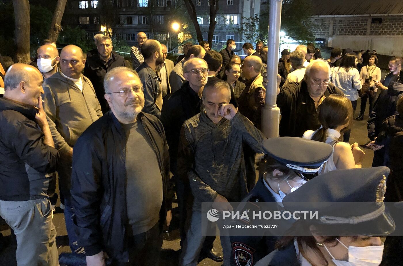 Противники Н. Пашиняна пикетируют правительственные дачи