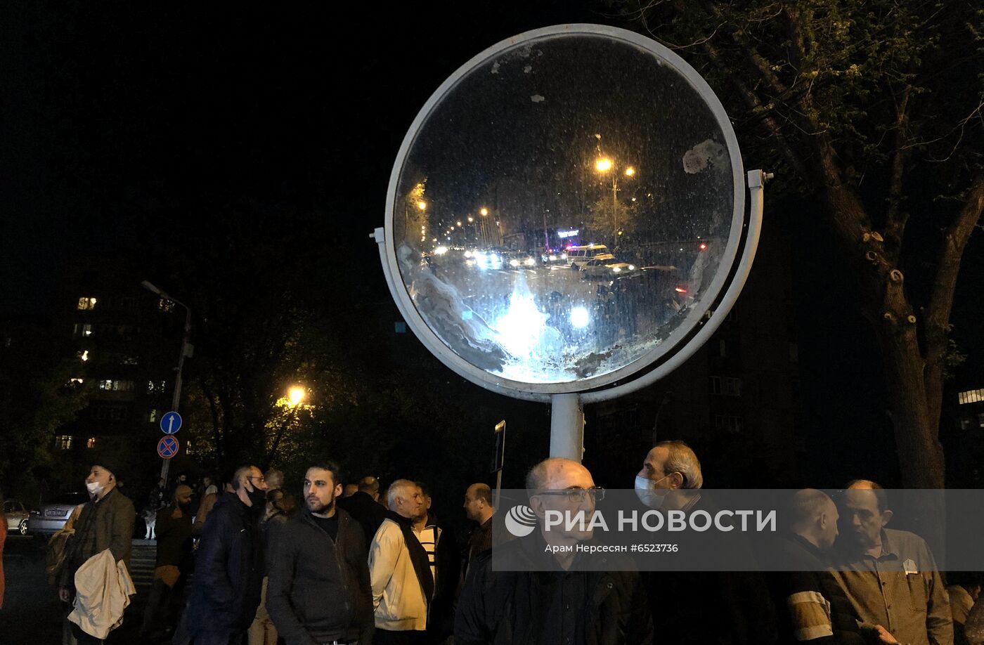 Противники Н. Пашиняна пикетируют правительственные дачи