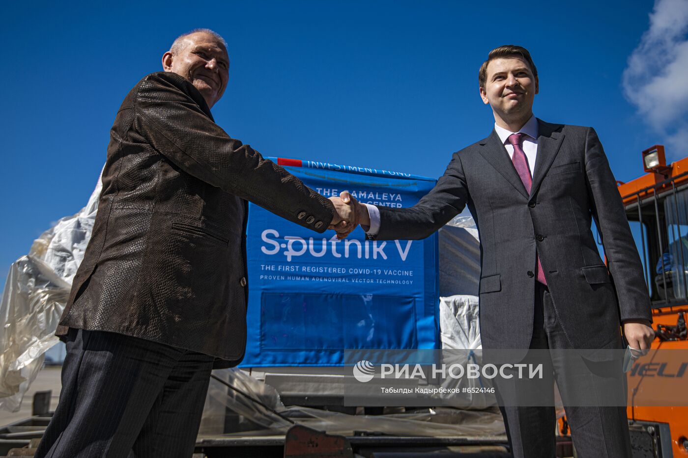 Первая партия российской вакцины Sputnik V доставлена в Киргизию