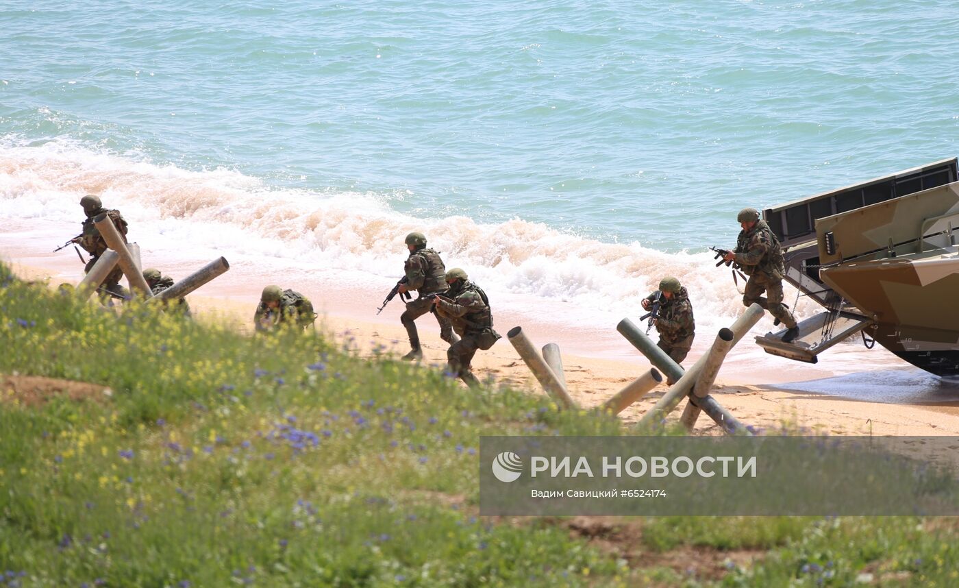 Учения войск ЮВО и ВДВ в Крыму
