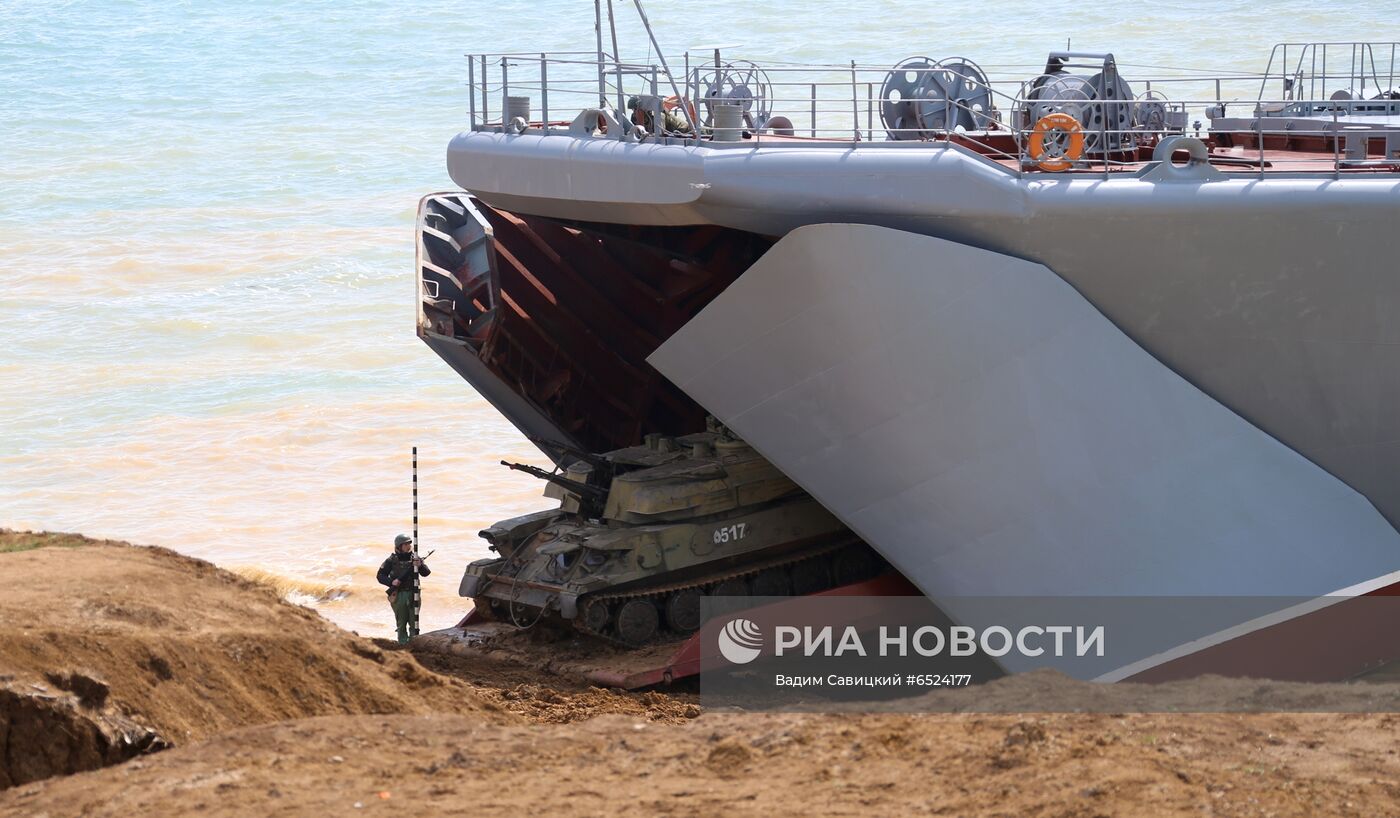 Учения войск ЮВО и ВДВ в Крыму