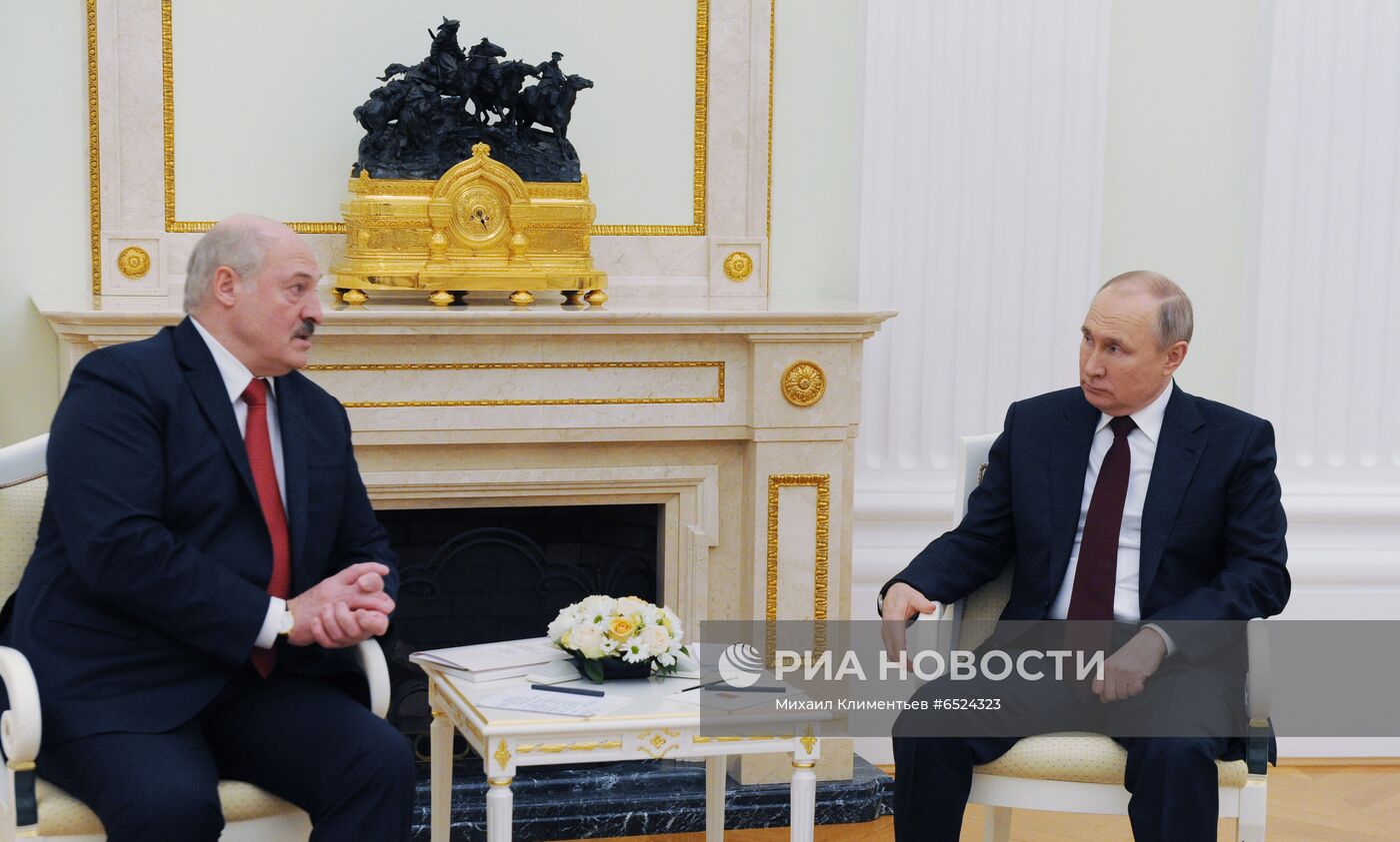 Президент РФ В. Путин встретился с президентом Белоруссии А. Лукашенко