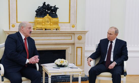 Президент РФ В. Путин встретился с президентом Белоруссии А. Лукашенко