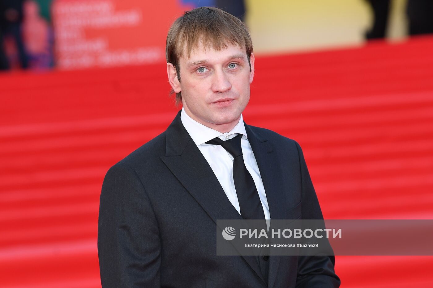 Актер Михаил Тройник на красной дорожке перед церемонией открытия 43-го Московского Международного кинофестиваля (ММКФ) в Москве. Место: Россия, Москва. Автор: Екатерина Чеснокова/РИА Новости. Церемония открытия 43-го ММКФ