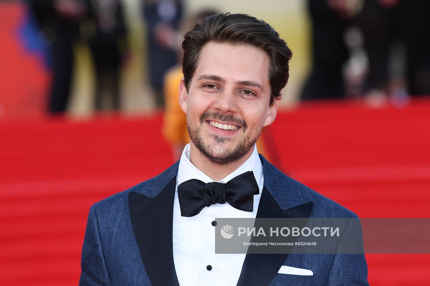 Актер Милош Бикович на красной дорожке перед церемонией открытия 43-го Московского Международного кинофестиваля (ММКФ) в Москве. Место: Россия, Москва. Автор: Екатерина Чеснокова/РИА Новости. Церемония открытия 43-го ММКФ
